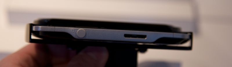 Illustration for article titled Hands On: Is The PSP Go! Too Small?